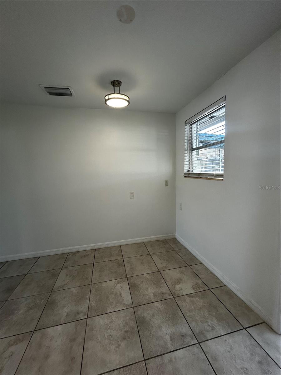 Image 4 of 7 For 1984 East Avenue