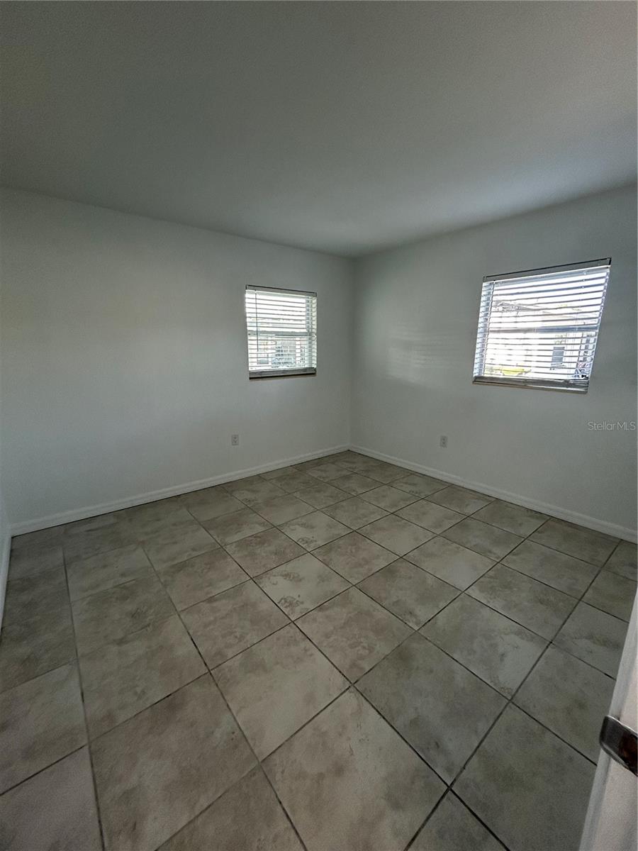 Image 6 of 7 For 1984 East Avenue