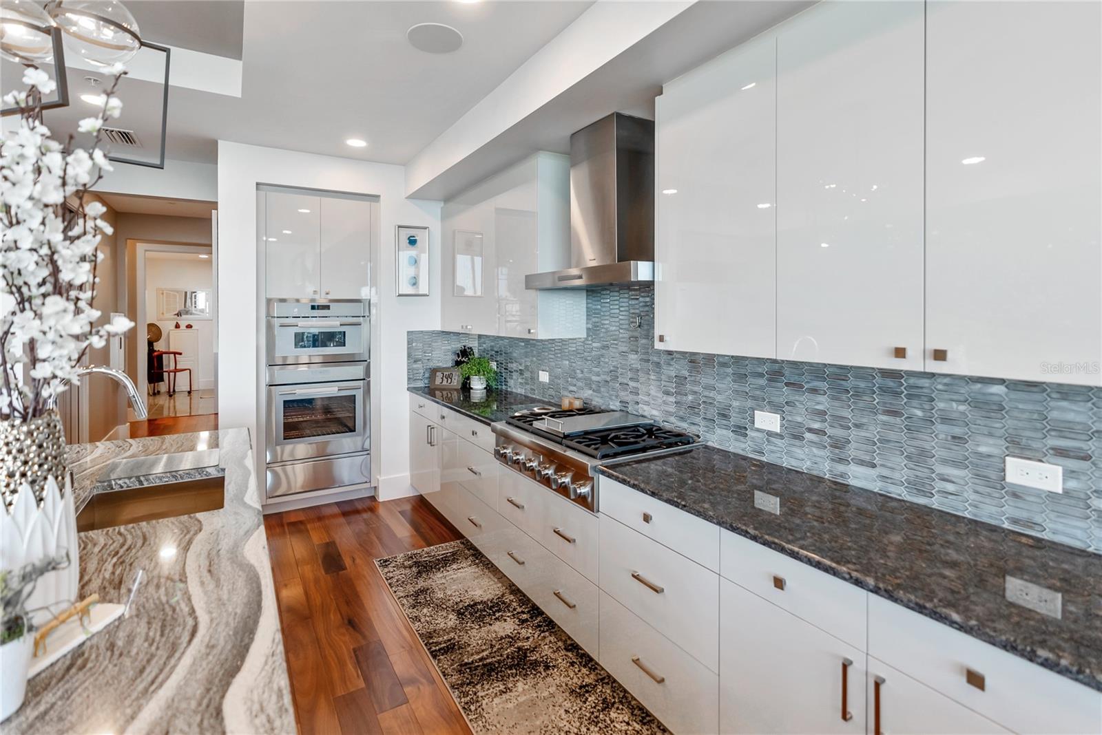 Image 22 of 100 For 540 Tamiami Trail 702