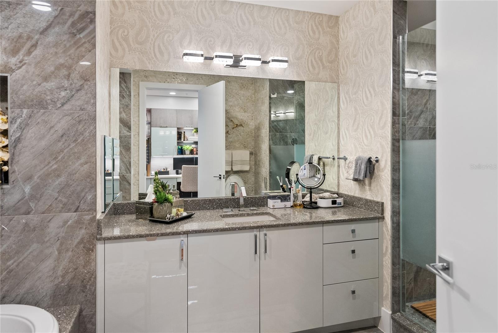 Image 58 of 100 For 540 Tamiami Trail 702