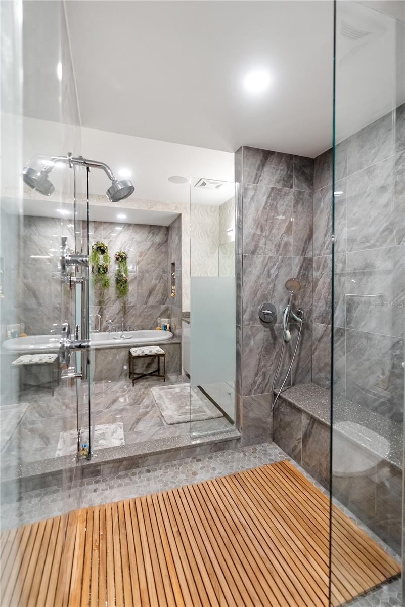 Image 61 of 100 For 540 Tamiami Trail 702