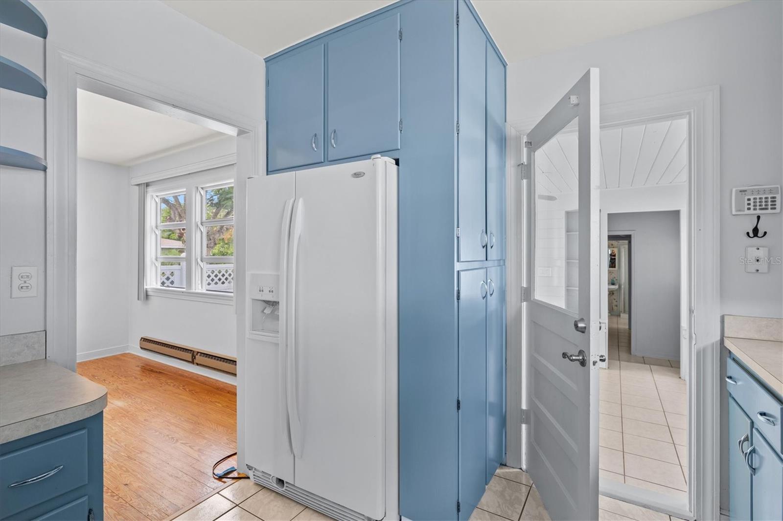 Image 16 of 49 For 2720 4th Avenue W