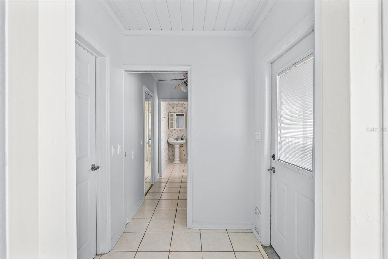 Image 19 of 49 For 2720 4th Avenue W