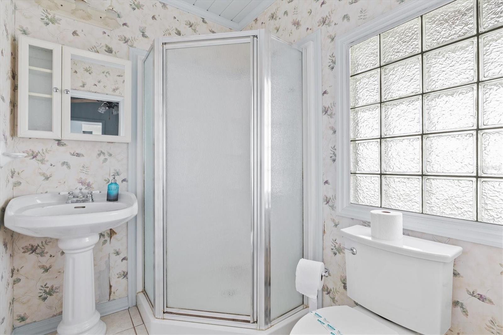 Image 21 of 49 For 2720 4th Avenue W