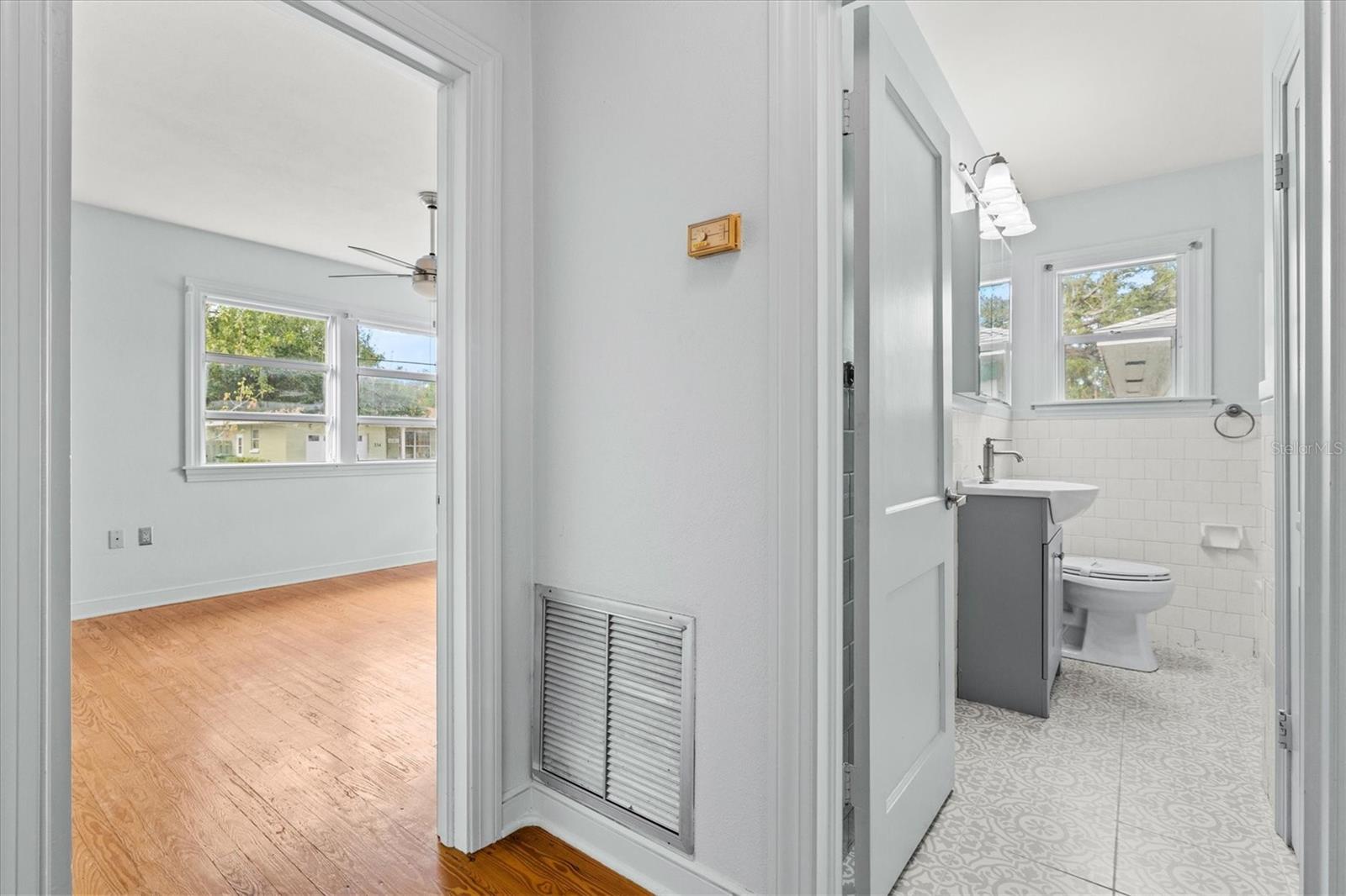 Image 25 of 49 For 2720 4th Avenue W