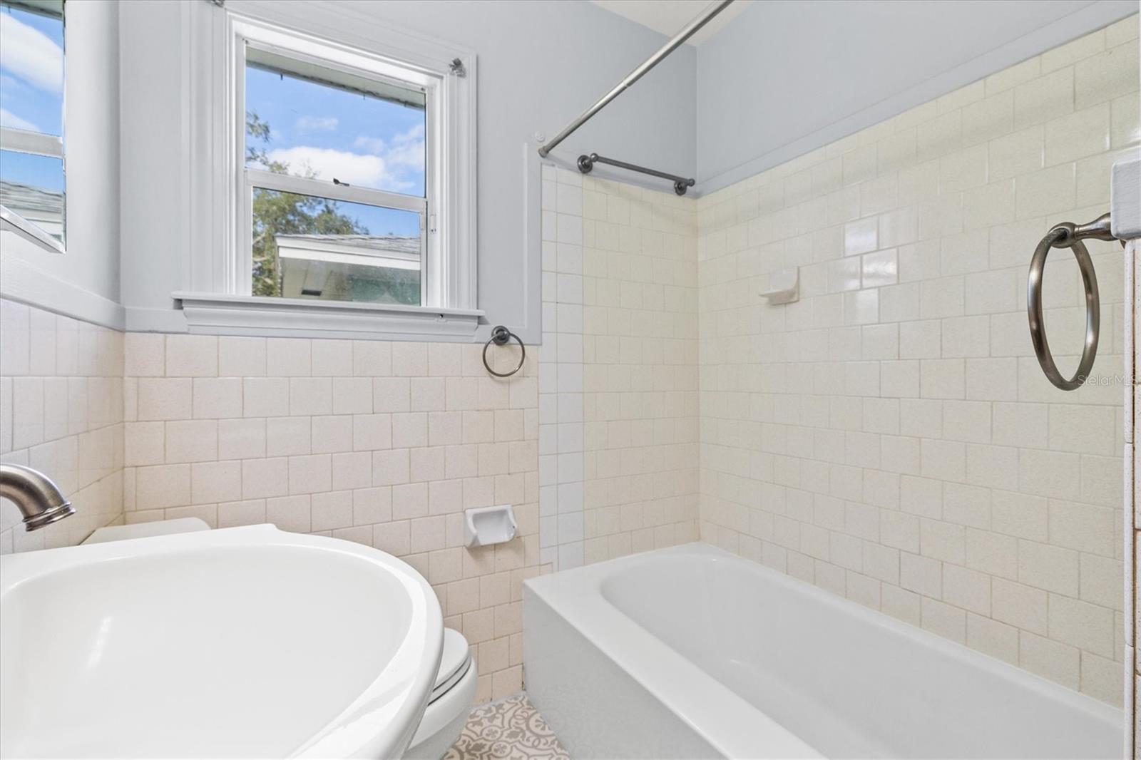 Image 26 of 49 For 2720 4th Avenue W