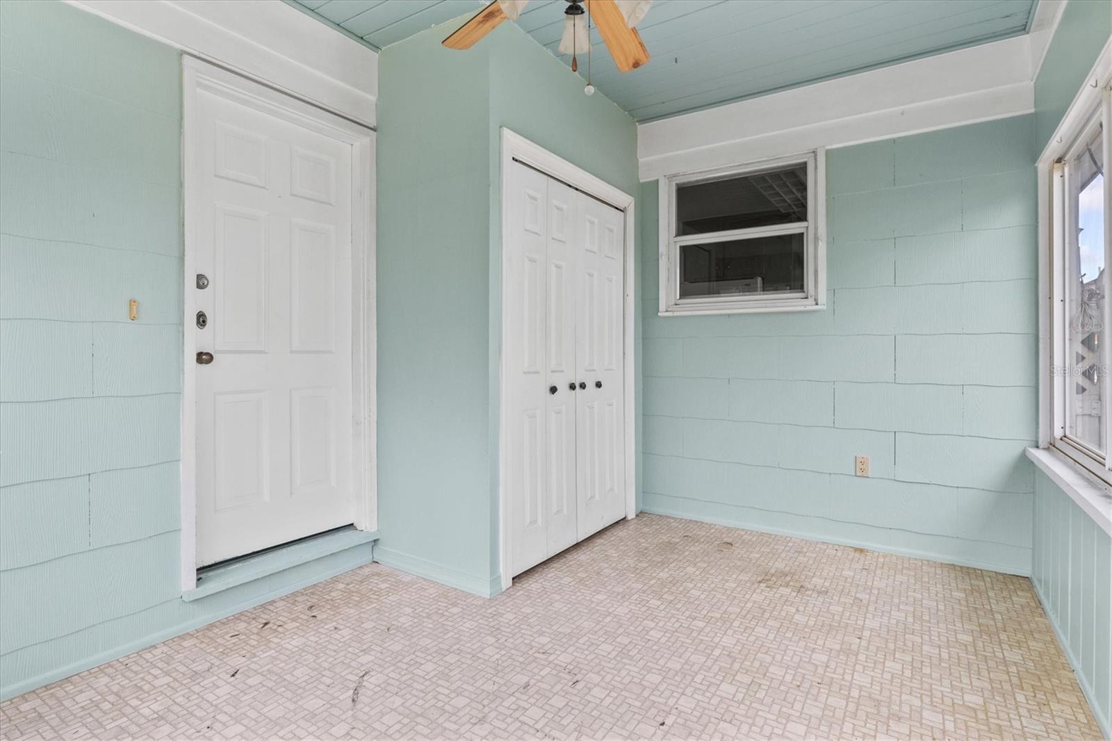 Image 29 of 49 For 2720 4th Avenue W