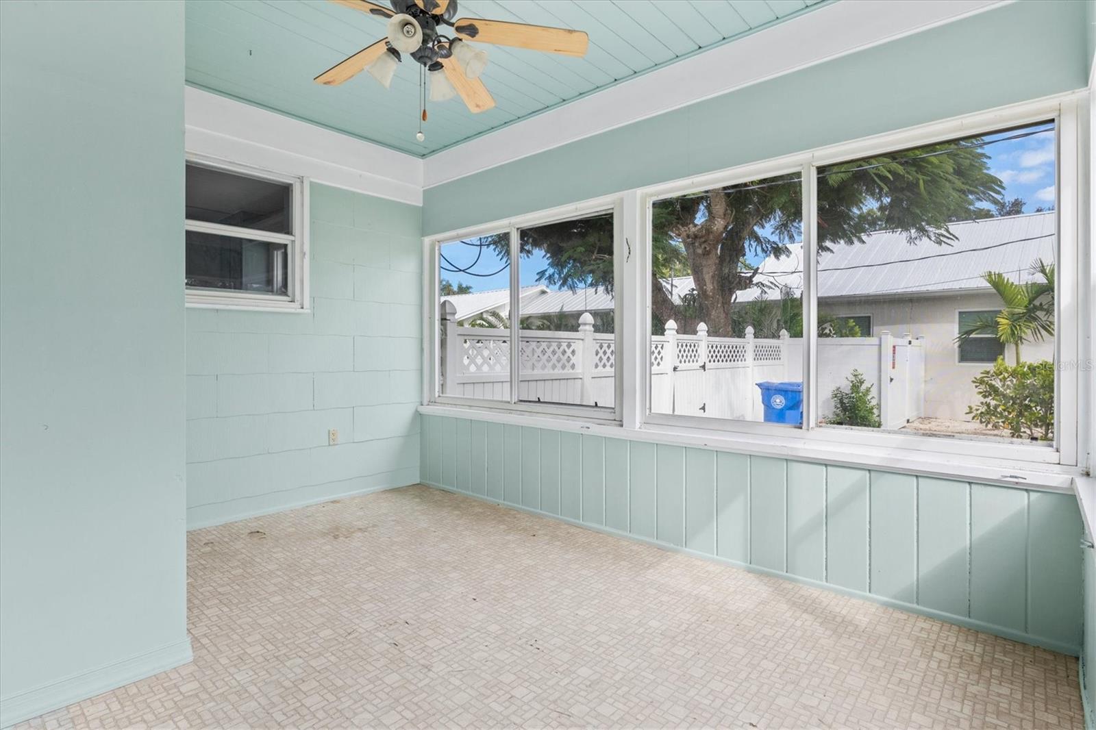 Image 31 of 49 For 2720 4th Avenue W