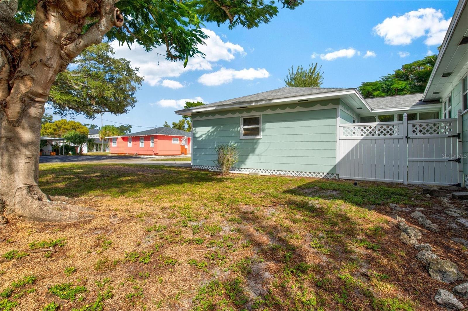 Image 37 of 49 For 2720 4th Avenue W