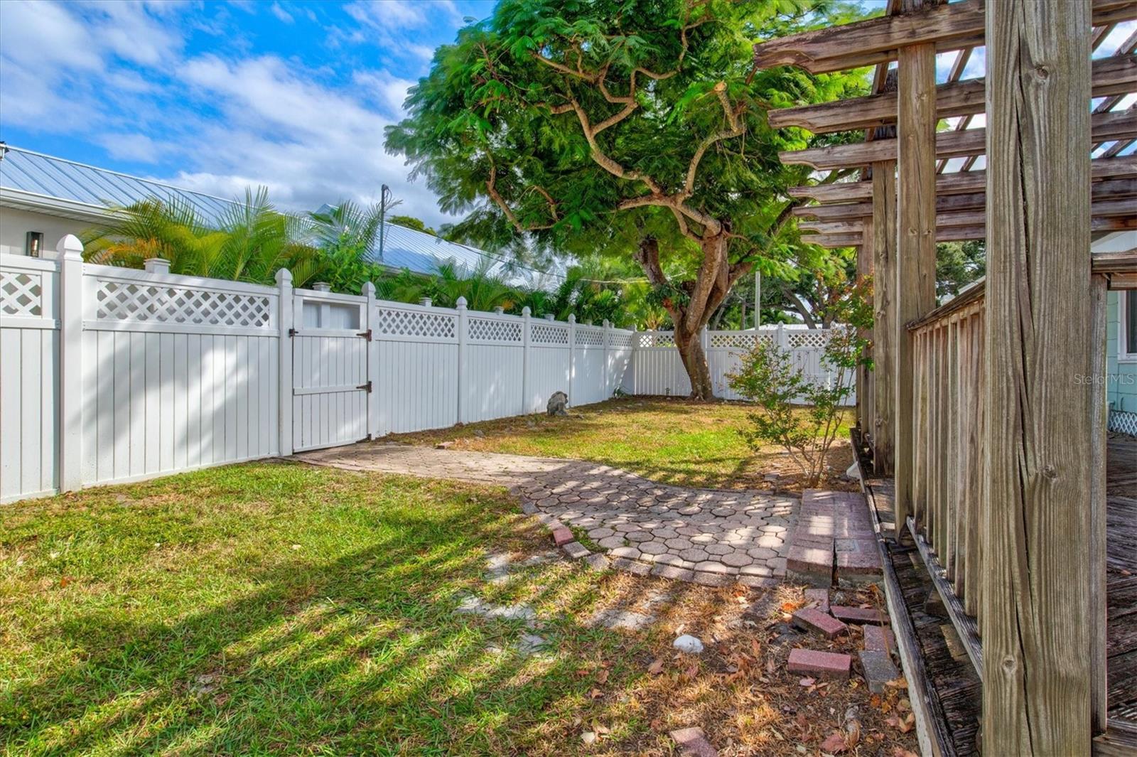 Image 42 of 49 For 2720 4th Avenue W