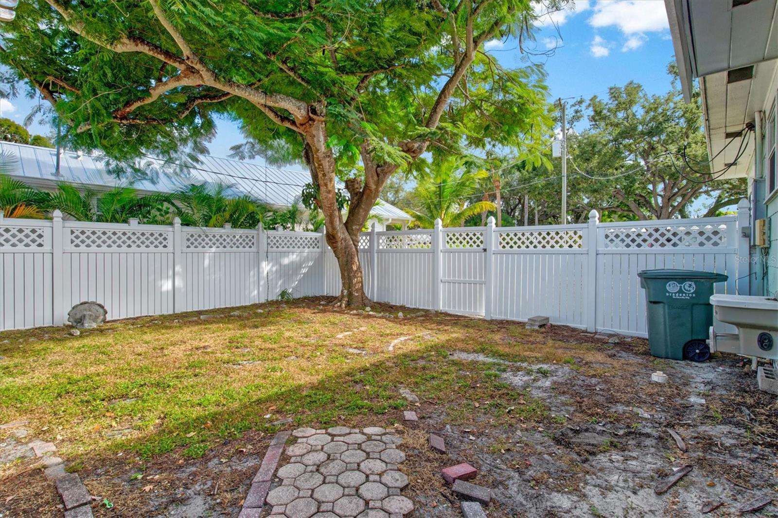 Image 47 of 49 For 2720 4th Avenue W