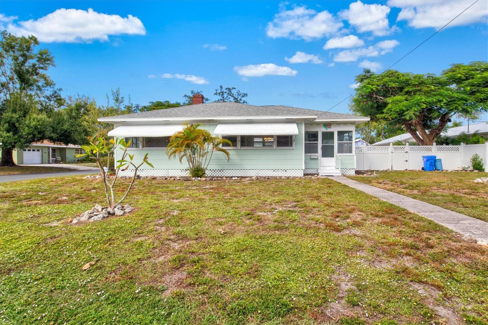 Image 6 of 49 For 2720 4th Avenue W