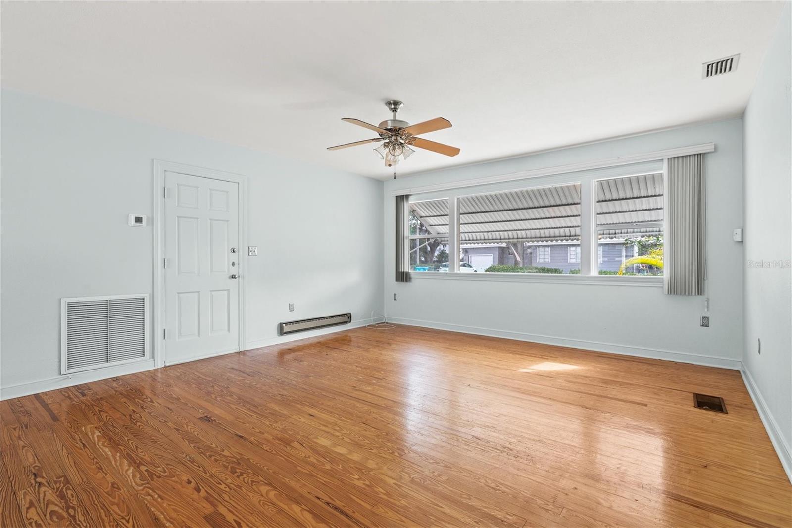 Image 7 of 49 For 2720 4th Avenue W