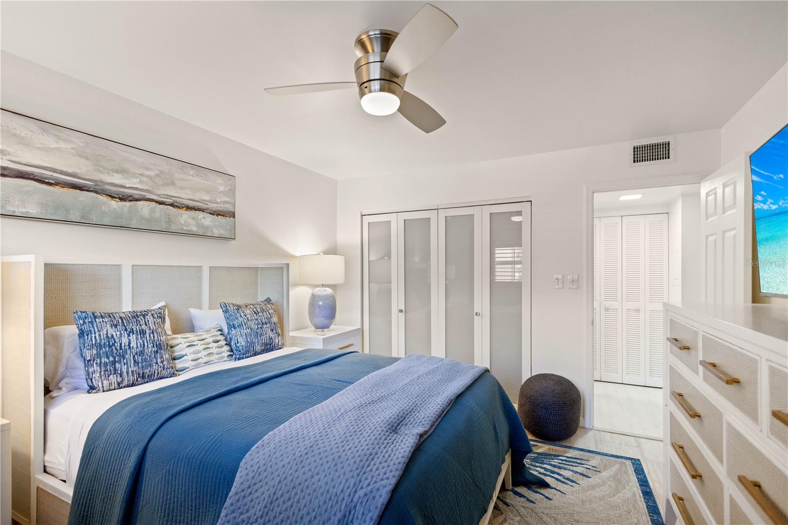 Image 11 of 44 For 8630 Midnight Pass Road 103a