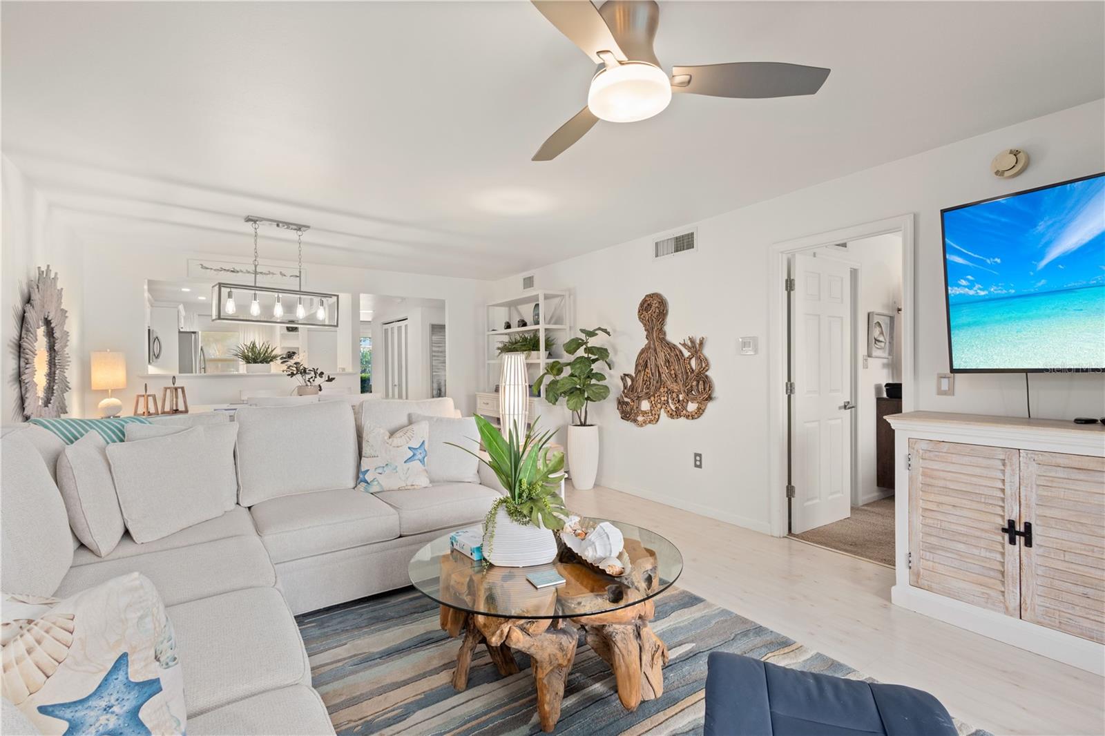 Image 14 of 44 For 8630 Midnight Pass Road 103a