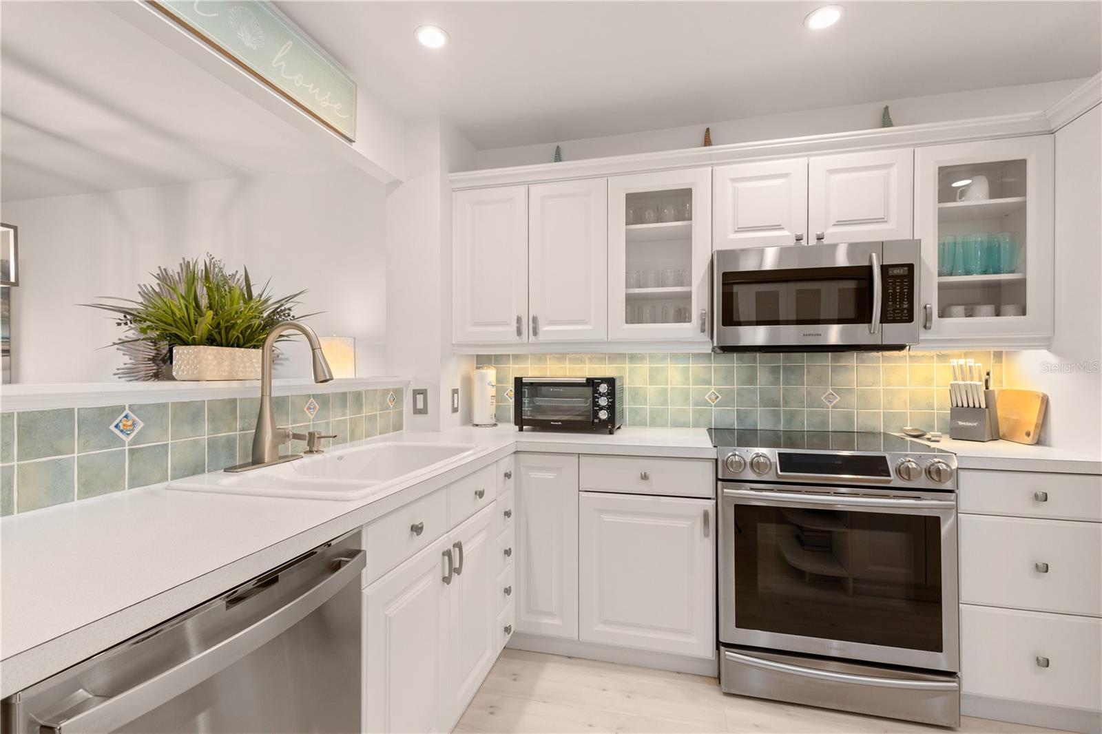 Image 17 of 44 For 8630 Midnight Pass Road 103a