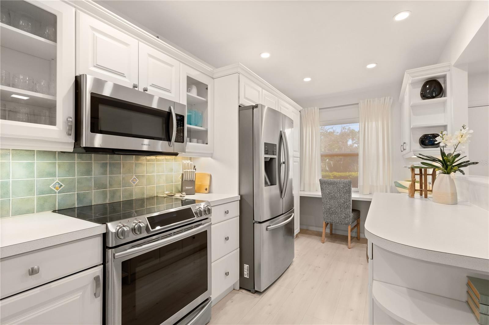 Image 18 of 44 For 8630 Midnight Pass Road 103a