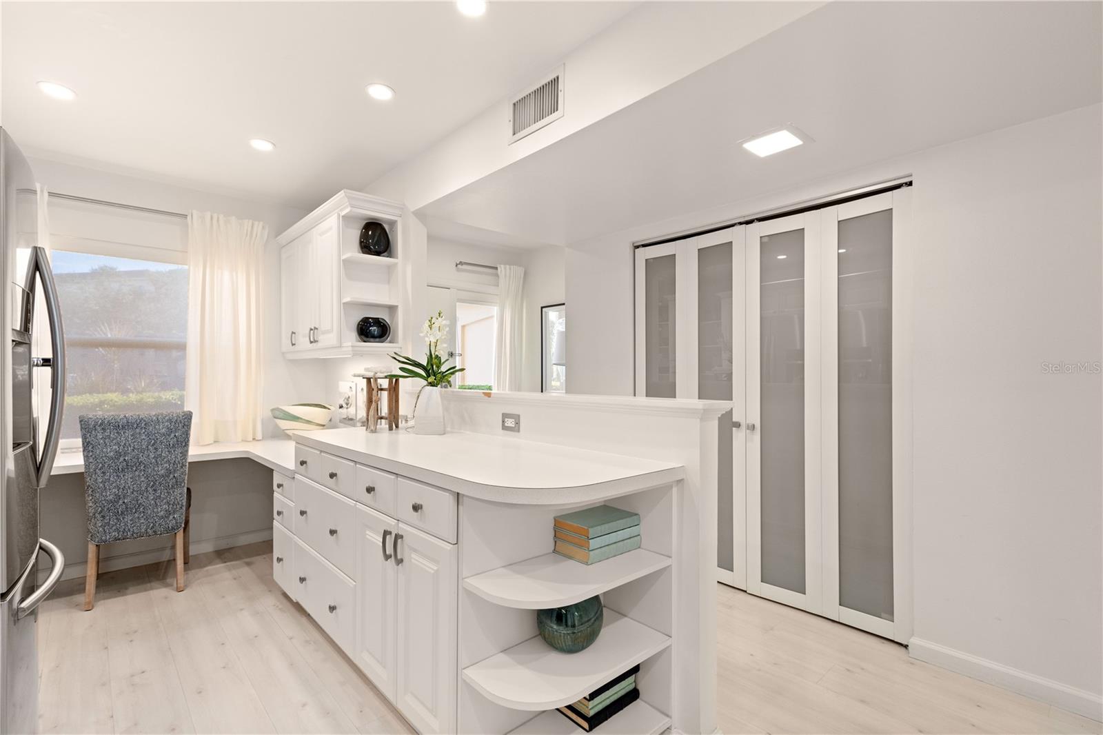 Image 19 of 44 For 8630 Midnight Pass Road 103a