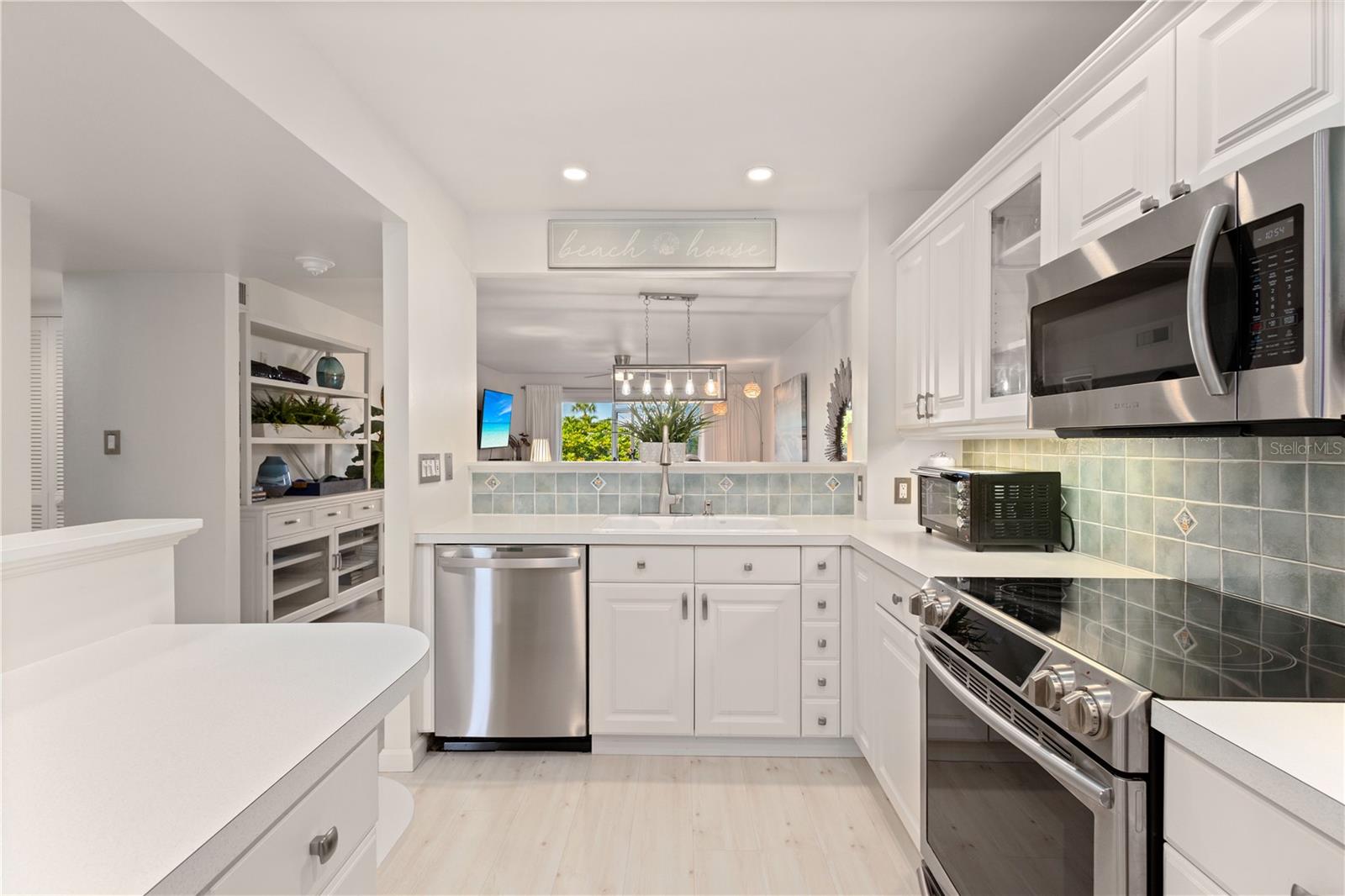 Image 20 of 44 For 8630 Midnight Pass Road 103a