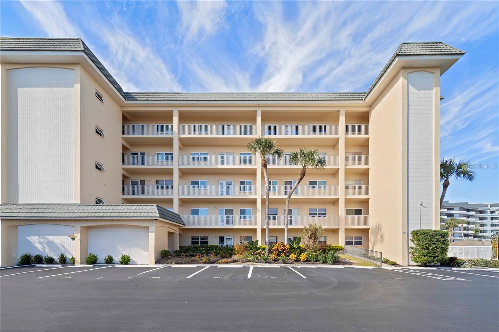 Image 27 of 44 For 8630 Midnight Pass Road 103a