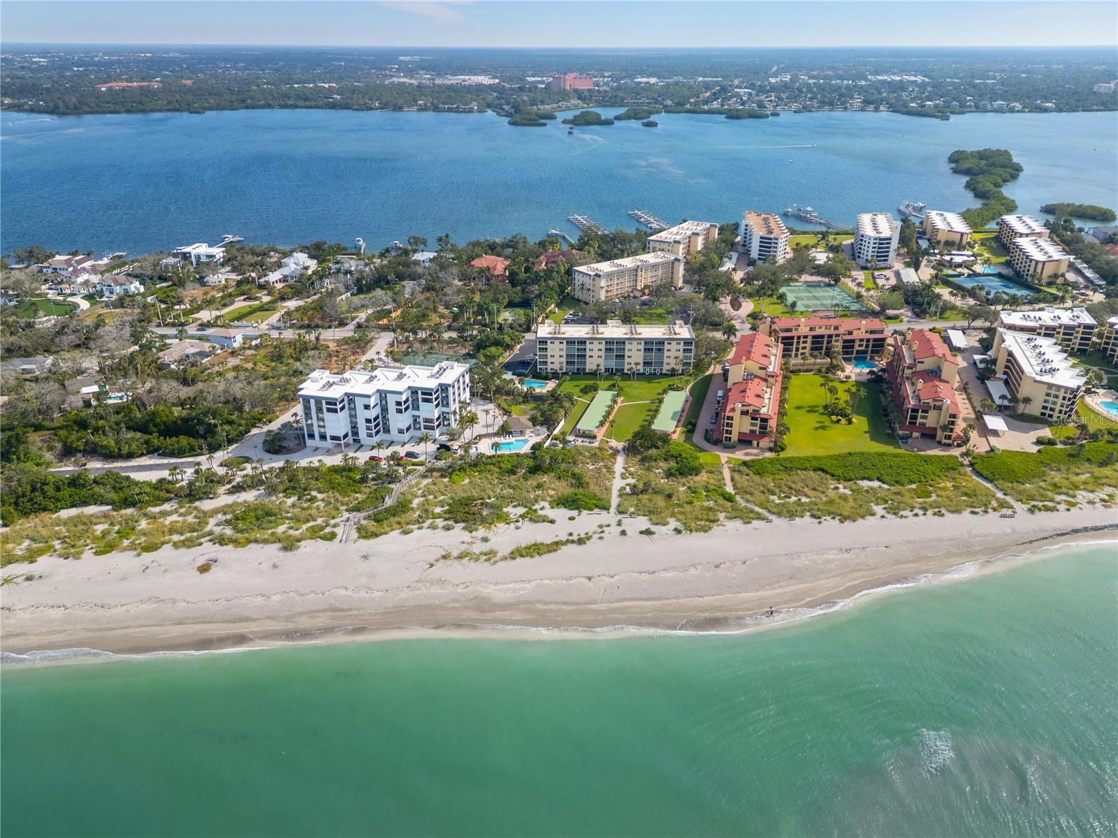 Image 36 of 44 For 8630 Midnight Pass Road 103a