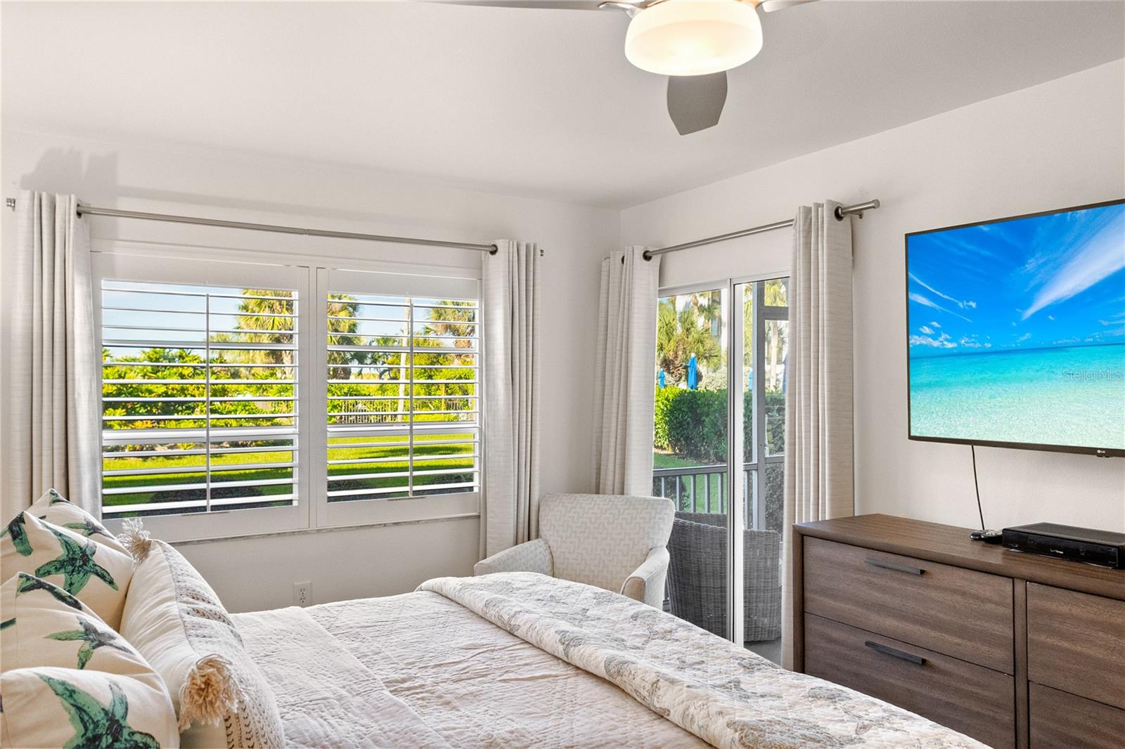 Image 4 of 44 For 8630 Midnight Pass Road 103a