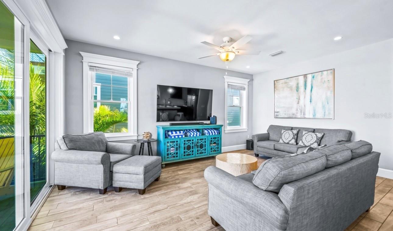 Image 15 of 54 For 401 20th Place