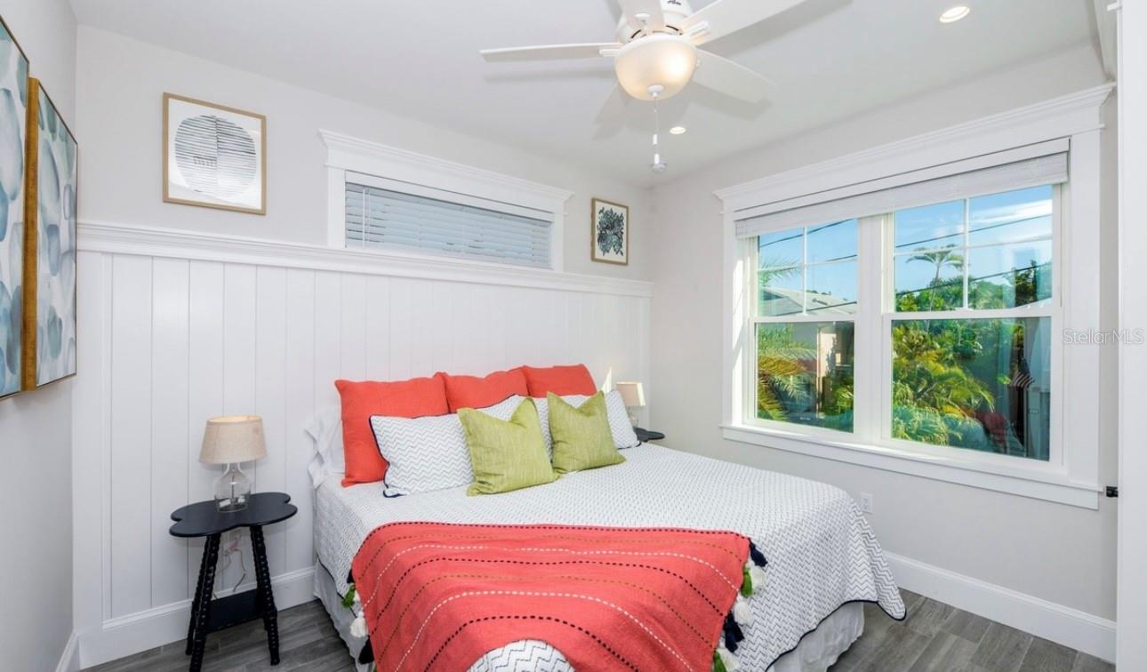 Image 24 of 54 For 401 20th Place