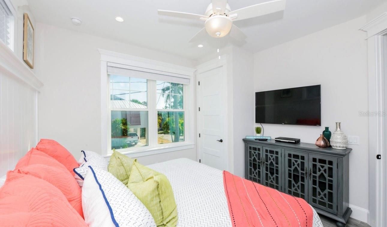 Image 26 of 54 For 401 20th Place