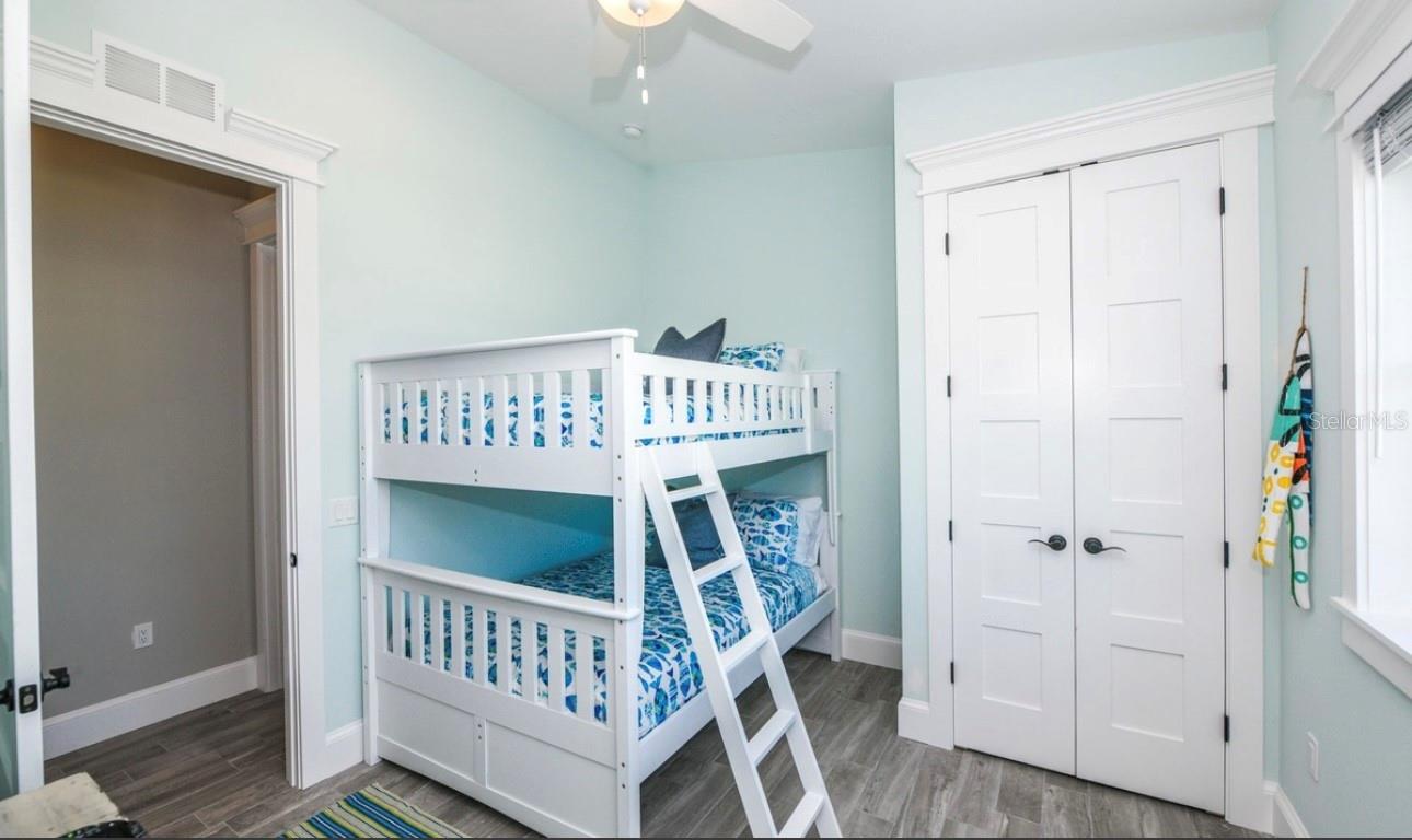 Image 37 of 54 For 401 20th Place