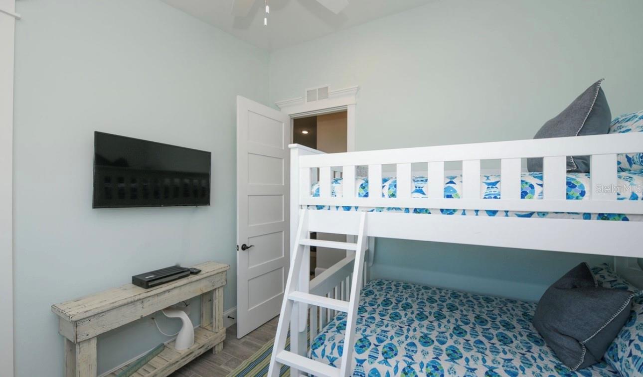 Image 38 of 54 For 401 20th Place