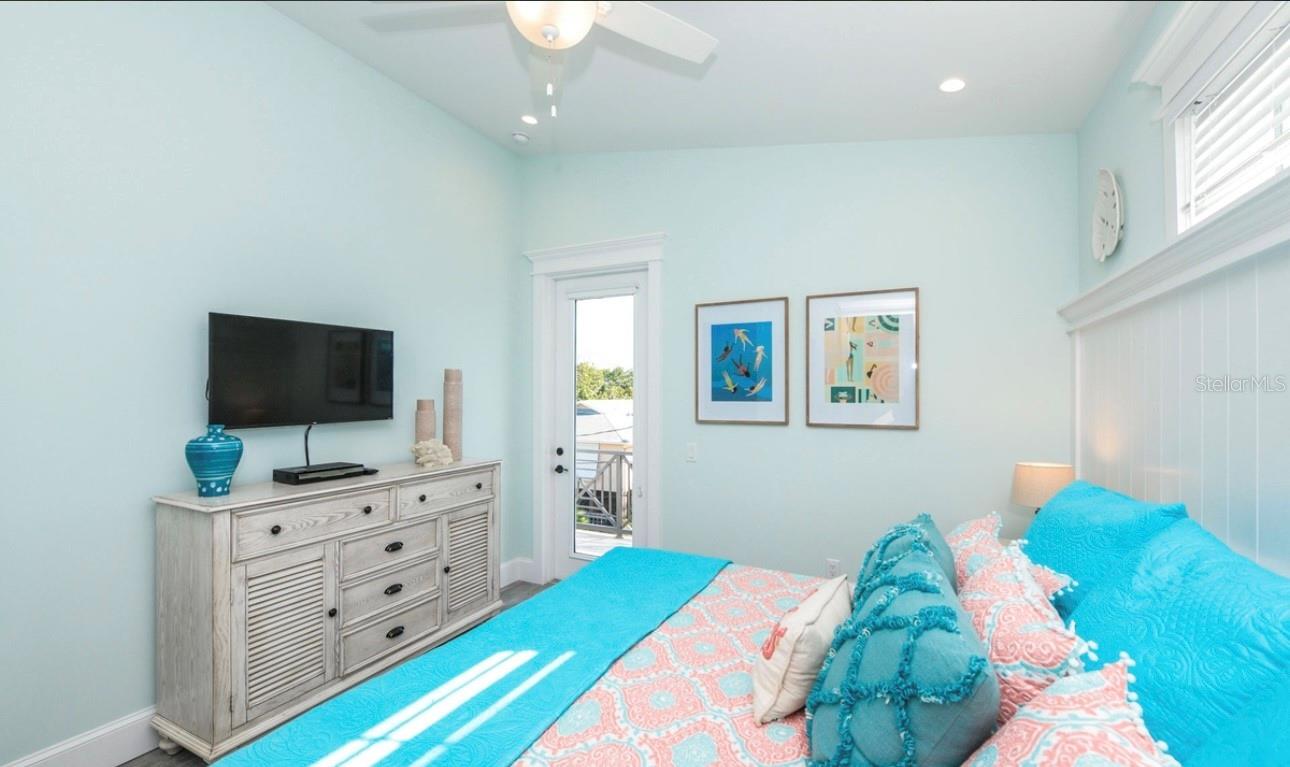 Image 41 of 54 For 401 20th Place