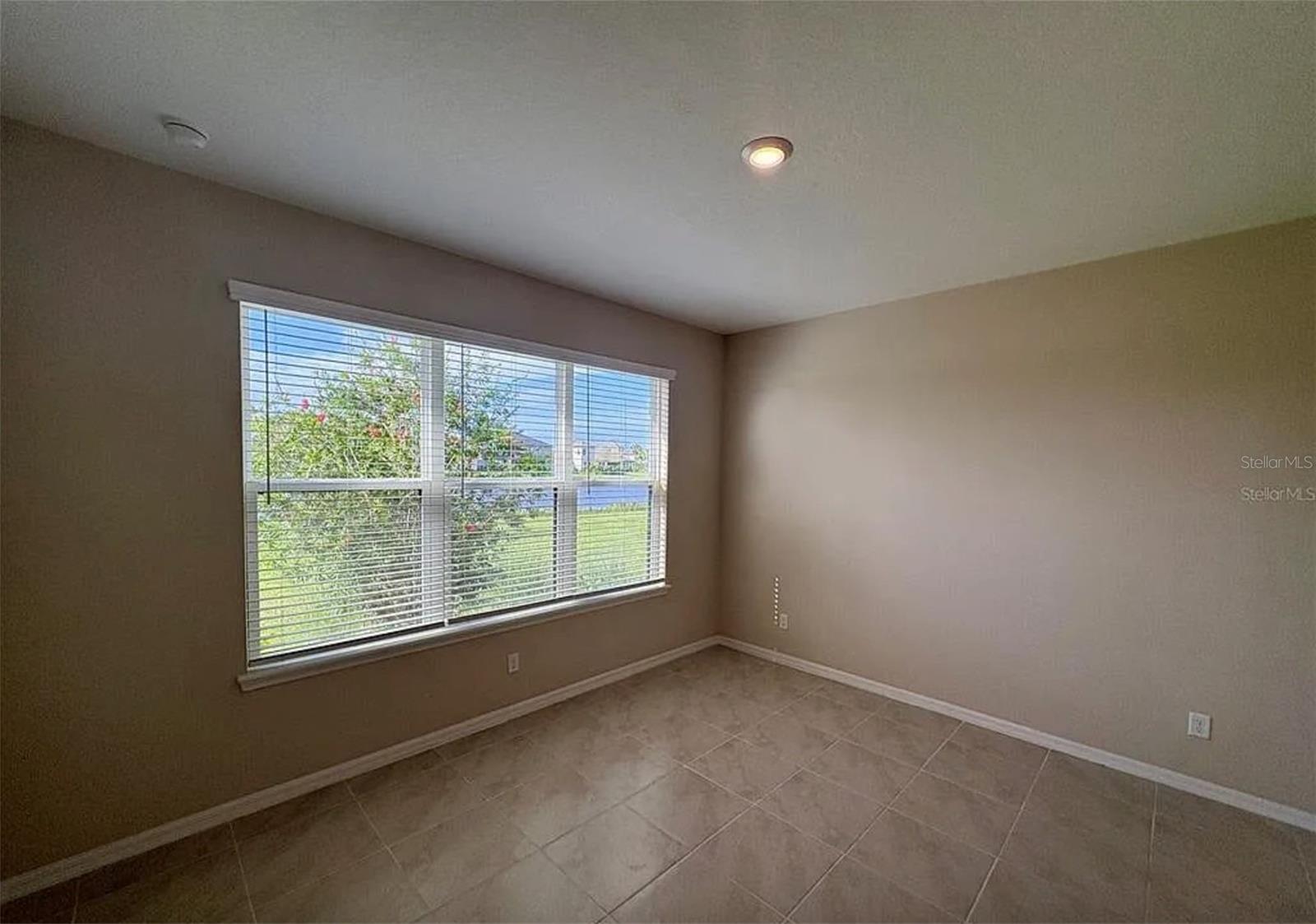 Image 18 of 27 For 16439 Paynes Mill Drive