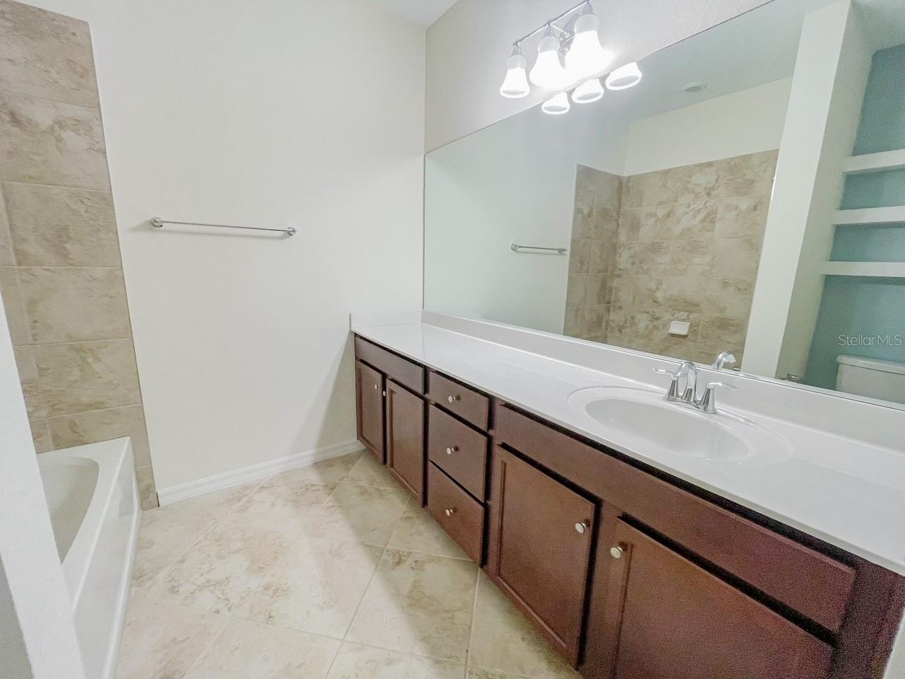 Image 18 of 23 For 20434 Lagente Circle