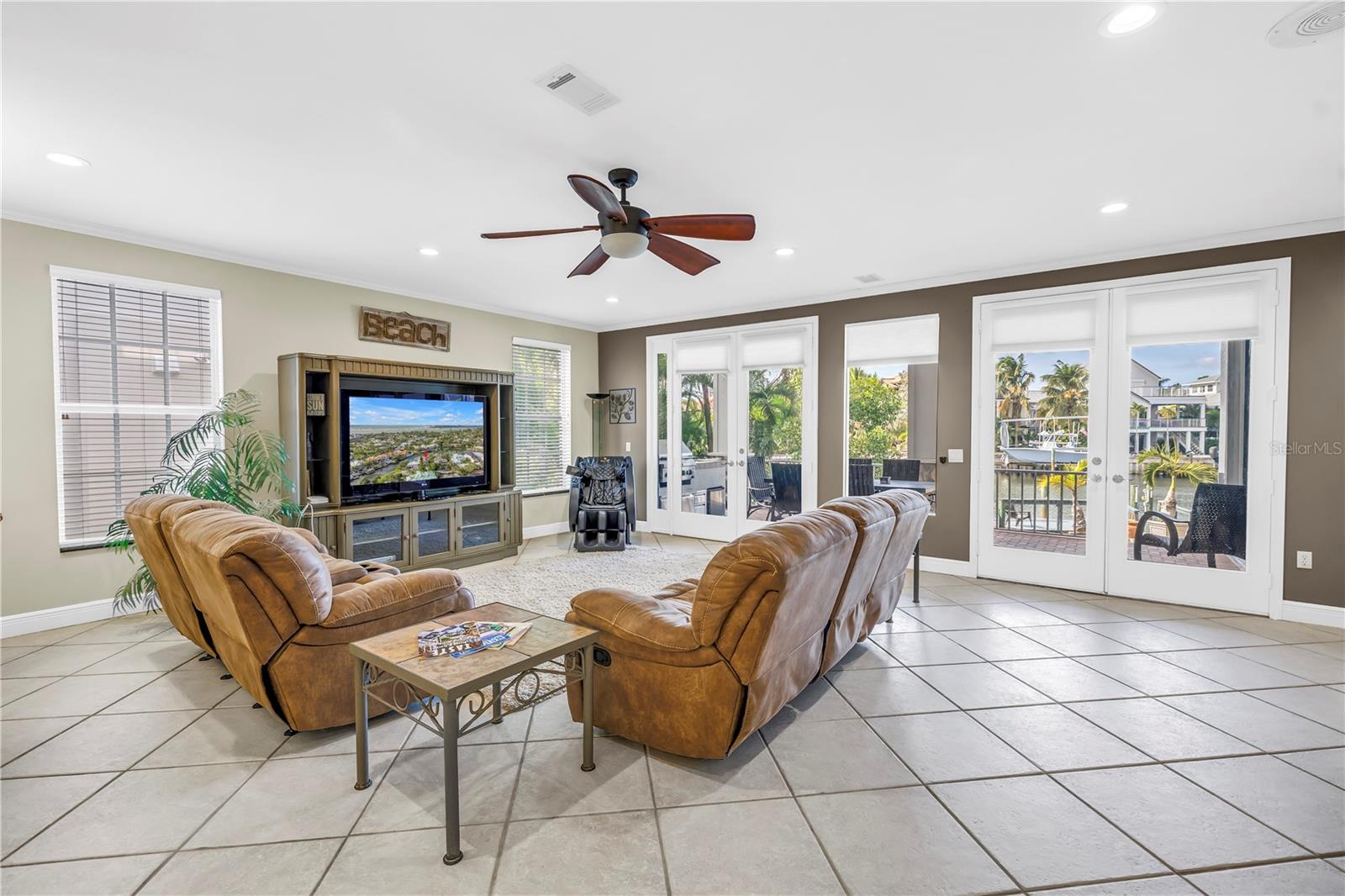 Image 12 of 88 For 513 Venice Lane