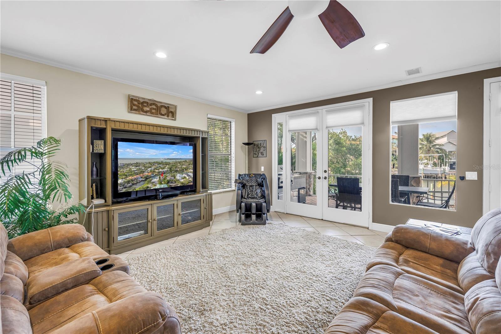 Image 13 of 88 For 513 Venice Lane