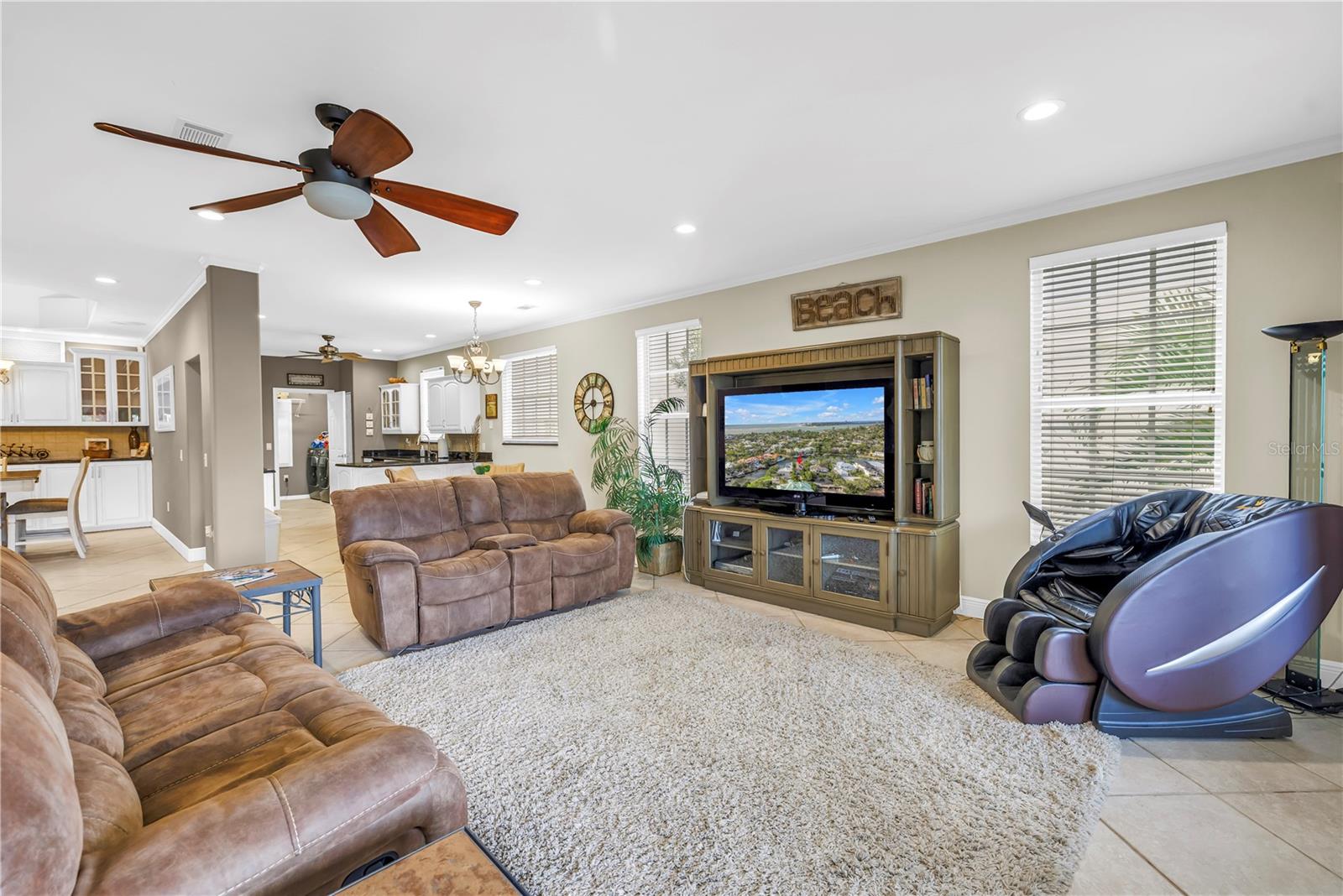 Image 14 of 88 For 513 Venice Lane