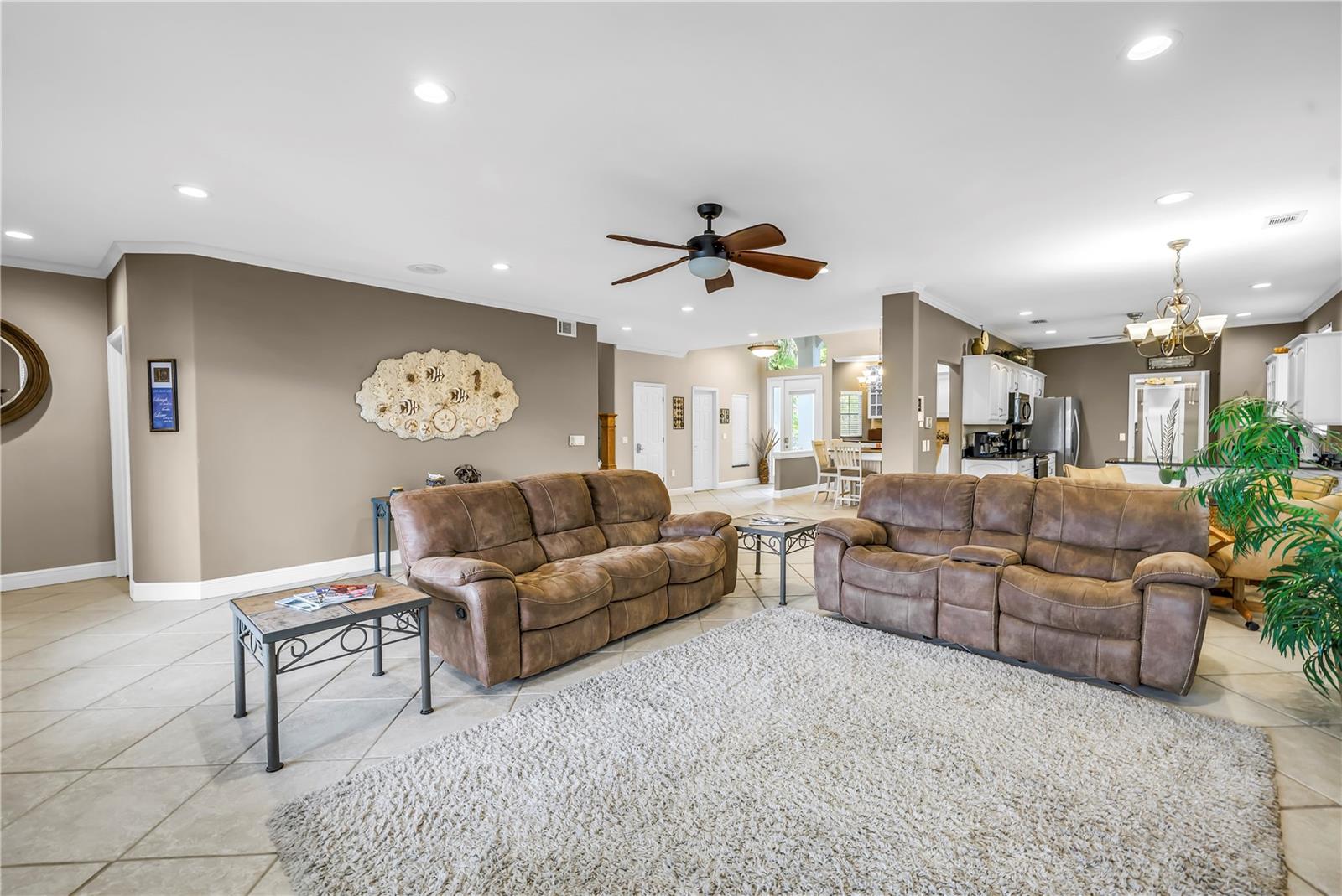 Image 15 of 88 For 513 Venice Lane