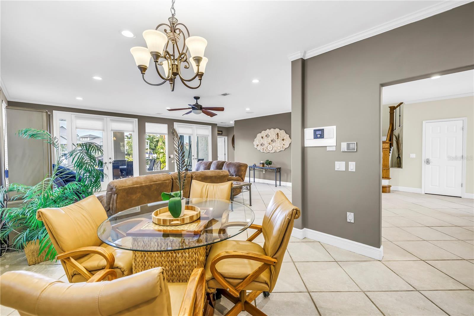 Image 19 of 88 For 513 Venice Lane