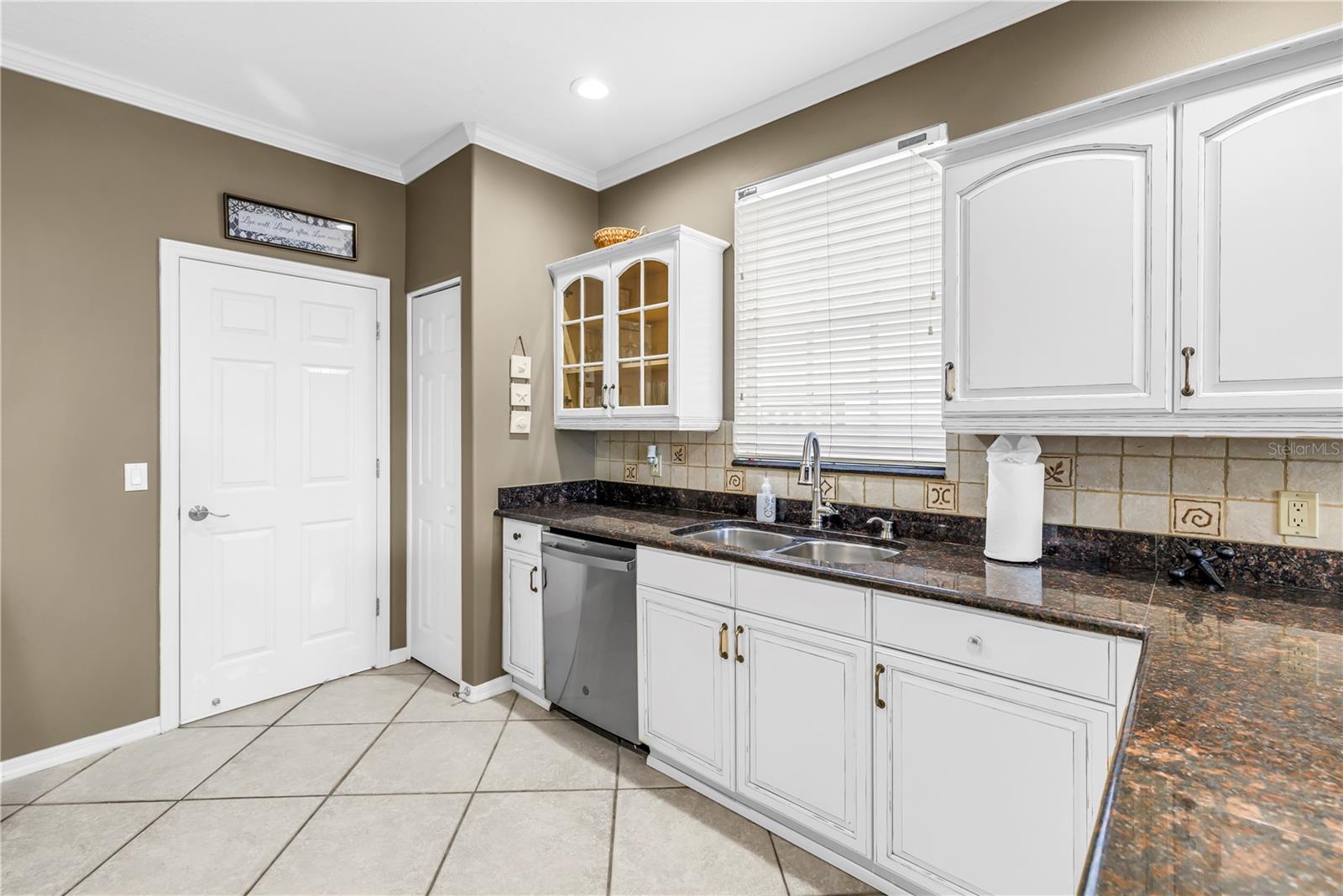 Image 21 of 88 For 513 Venice Lane