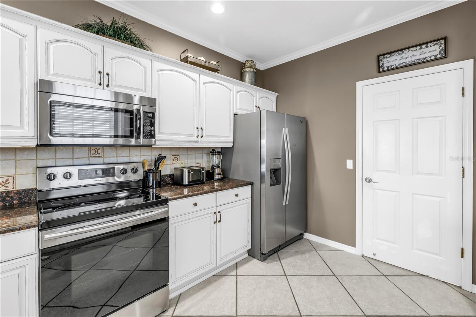 Image 22 of 88 For 513 Venice Lane