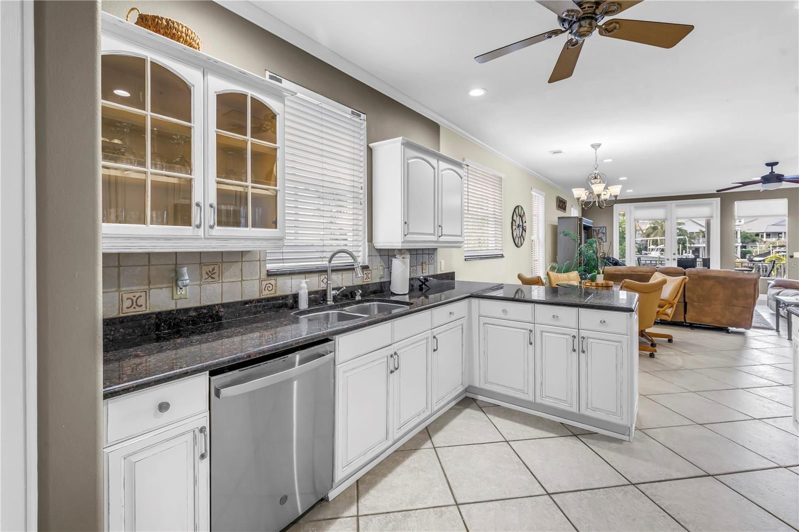 Image 24 of 88 For 513 Venice Lane