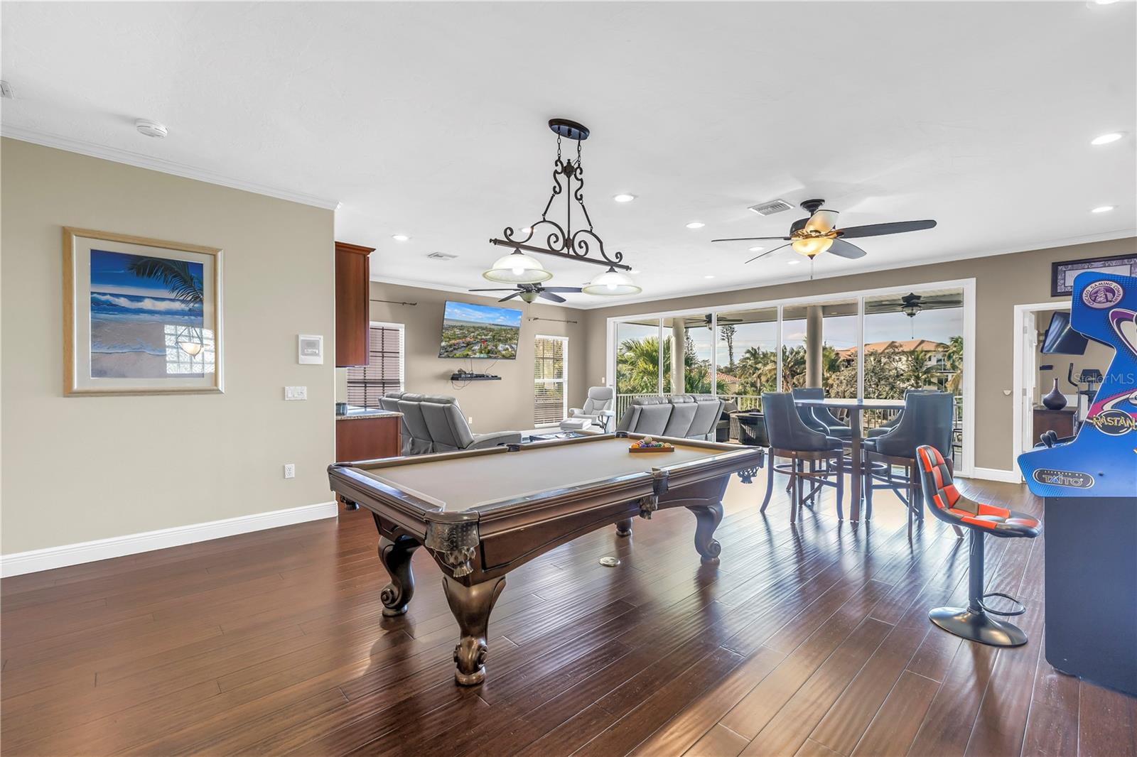 Image 32 of 88 For 513 Venice Lane