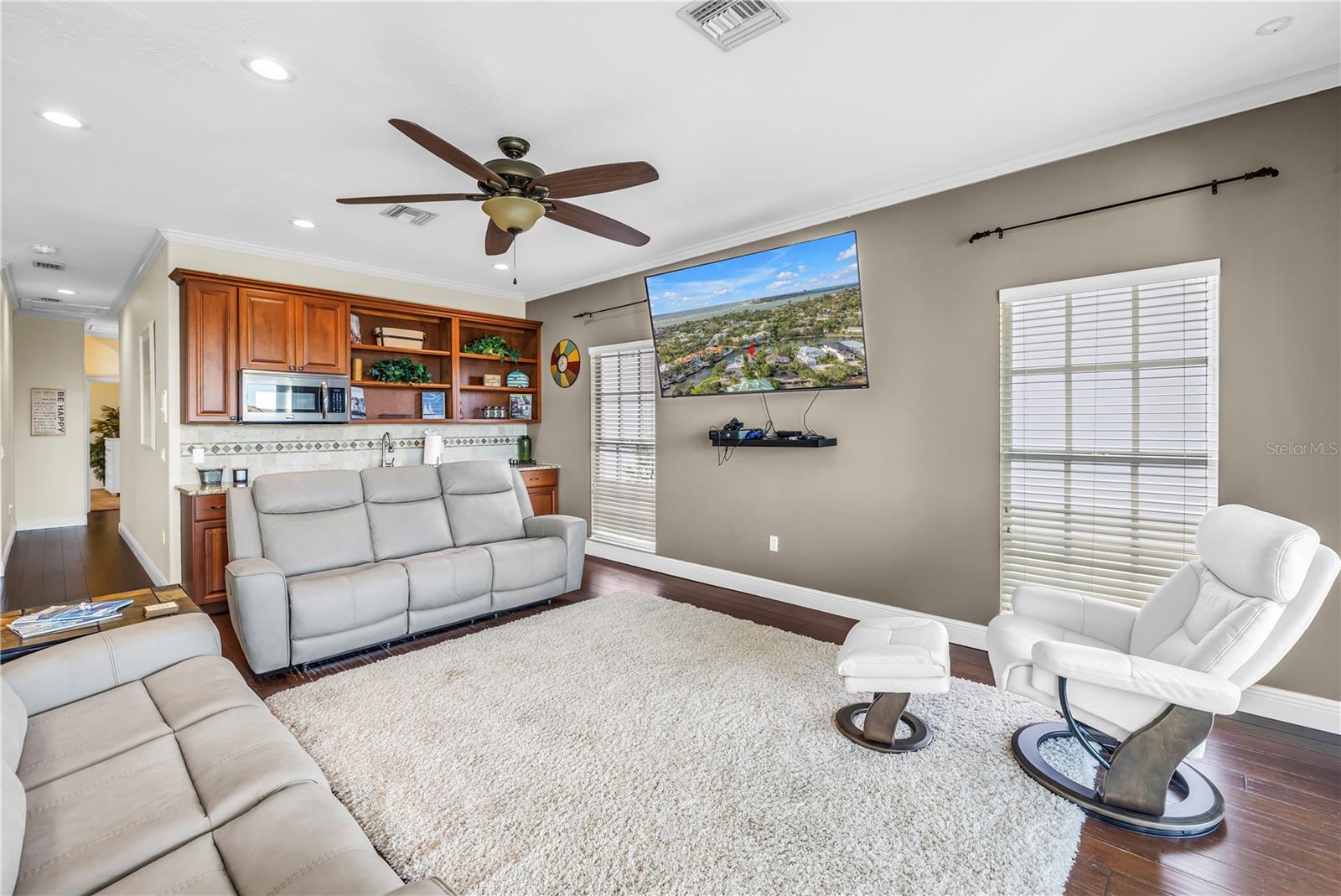 Image 40 of 88 For 513 Venice Lane