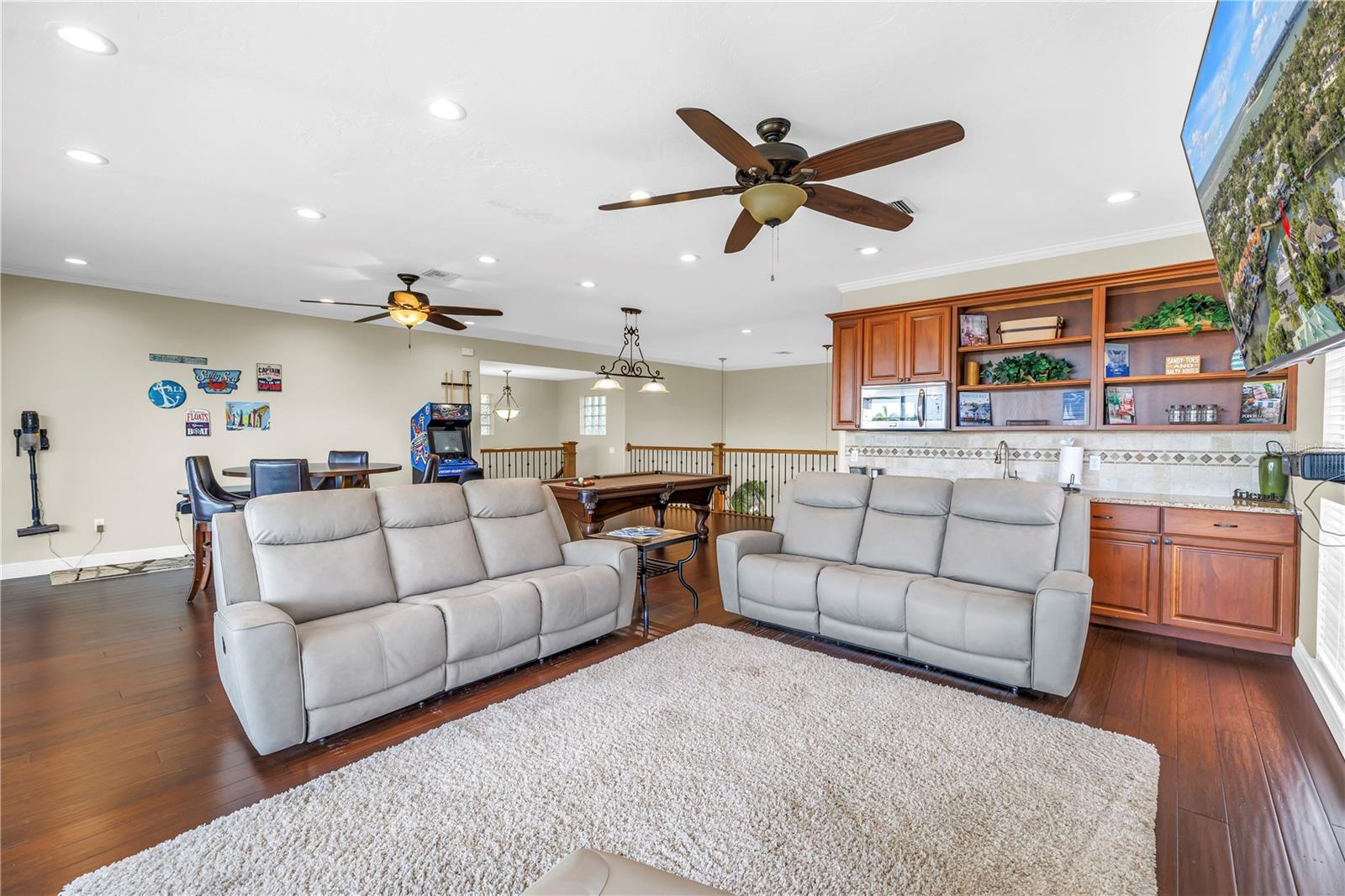 Image 41 of 88 For 513 Venice Lane