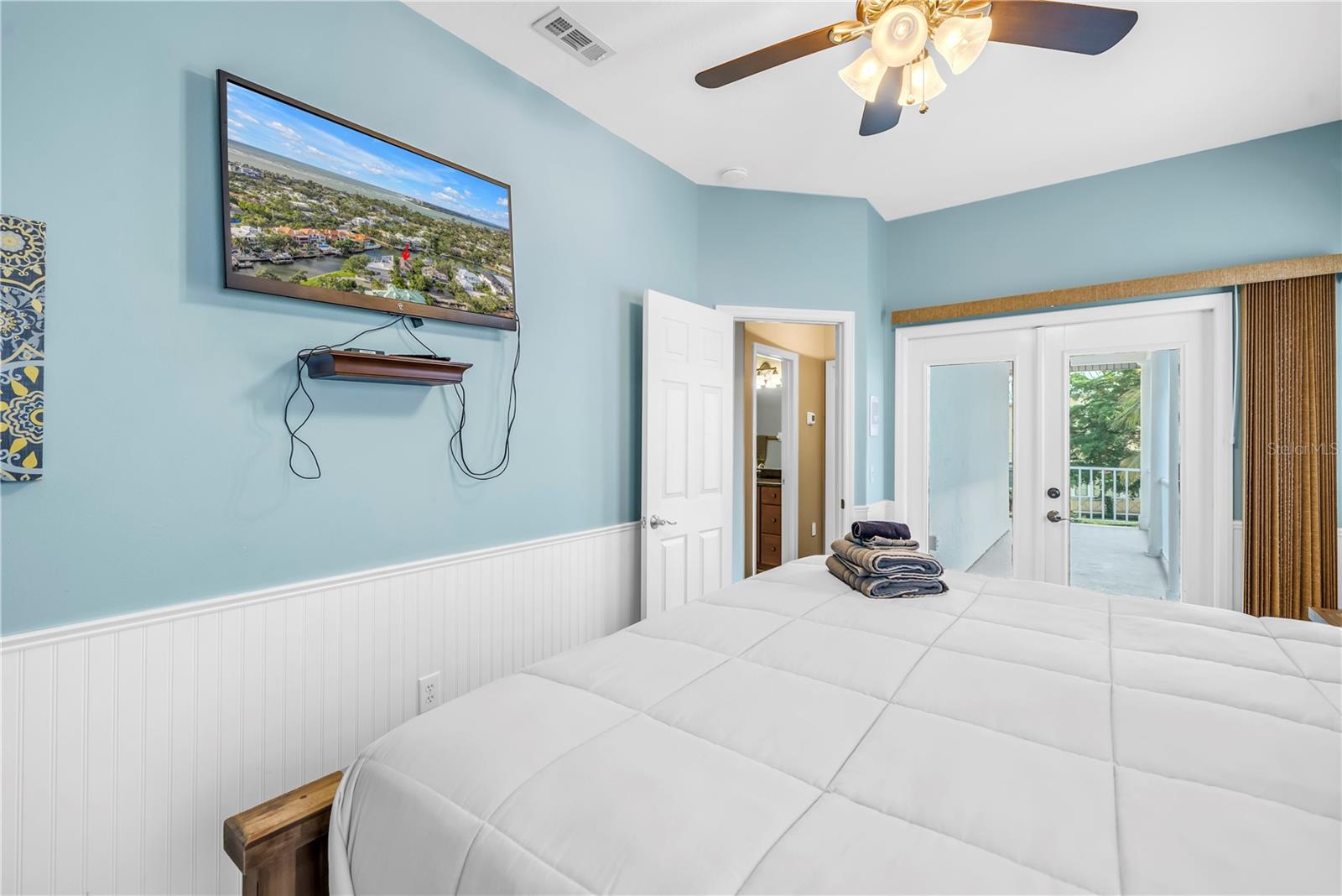 Image 43 of 88 For 513 Venice Lane