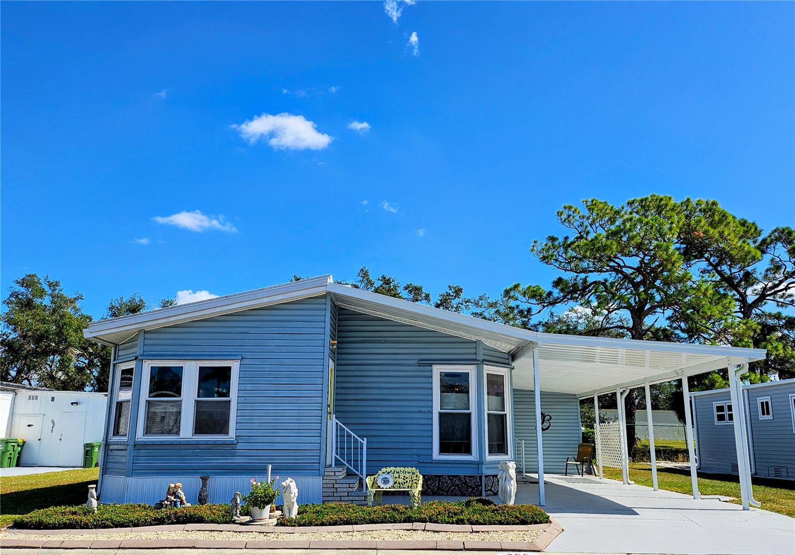 Details for 305 Oakwood Boulevard E, SARASOTA, FL 34237