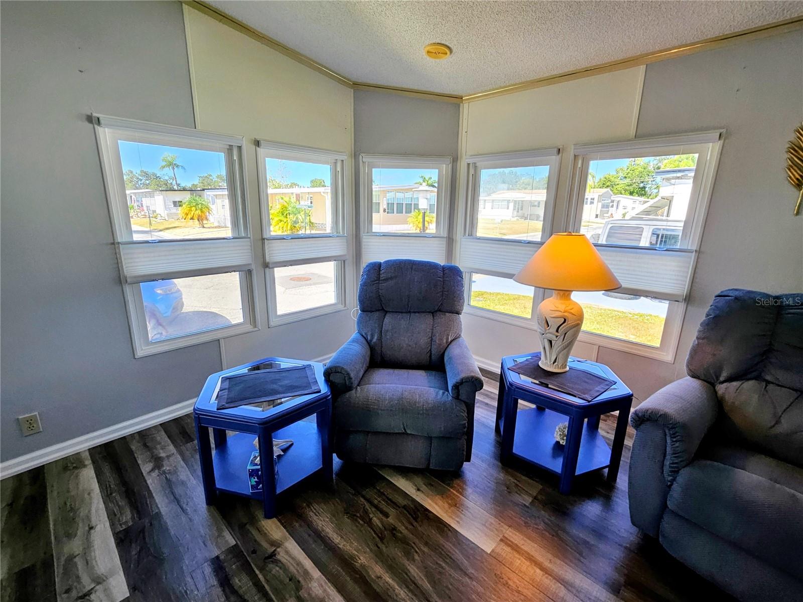 Image 15 of 66 For 305 Oakwood Boulevard E