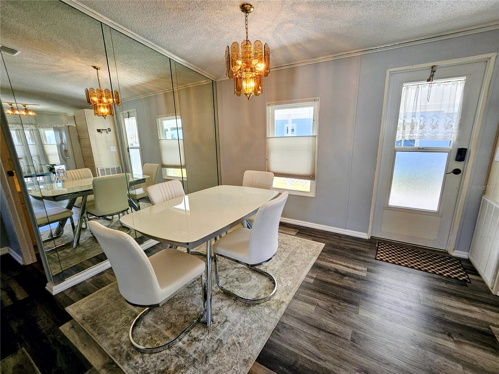 Image 16 of 66 For 305 Oakwood Boulevard E