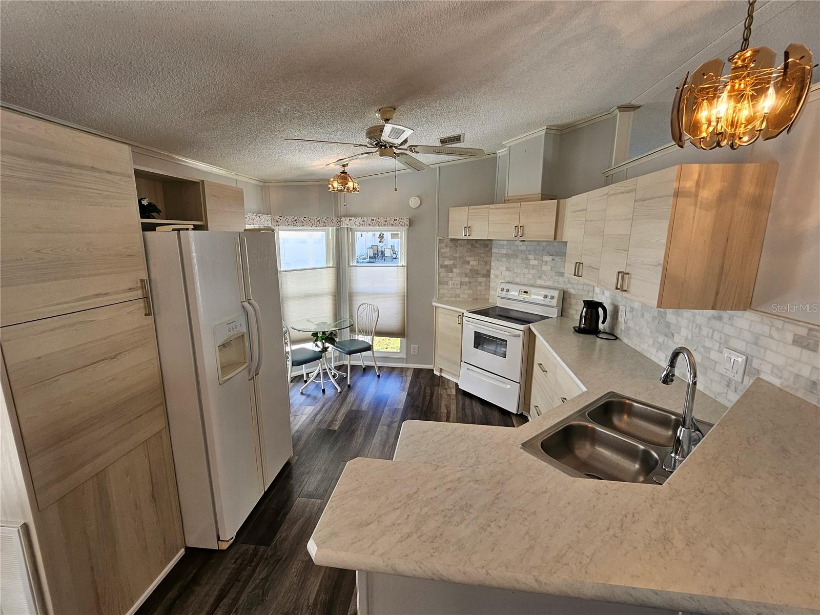 Image 18 of 66 For 305 Oakwood Boulevard E